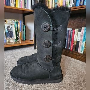 UGG Women's Bailey Button Triple